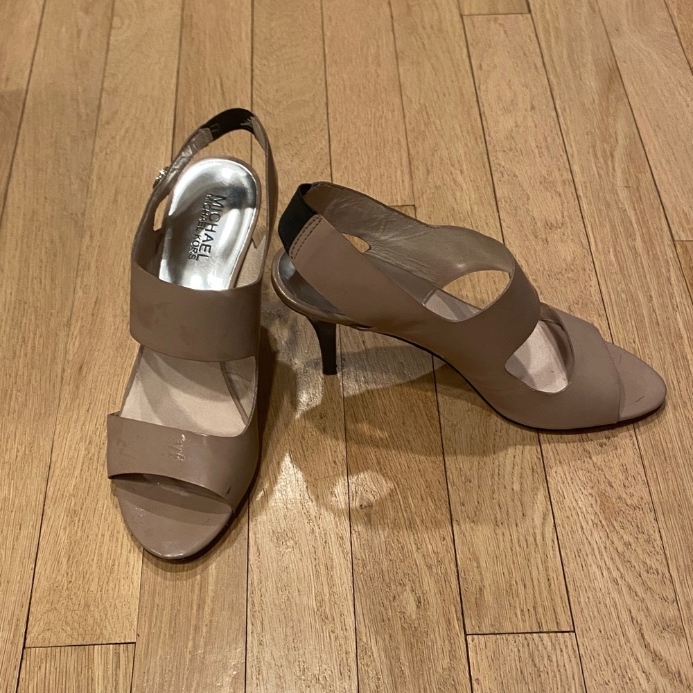 Michael Michael KORS tan Rochelle open toe heel